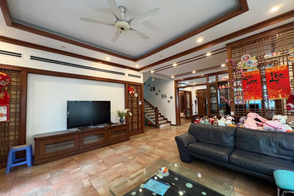 BIỆT THỰ VƯỜN ĐÀO TÂY HỒ – VIEW VƯỜN HOA 0889127186