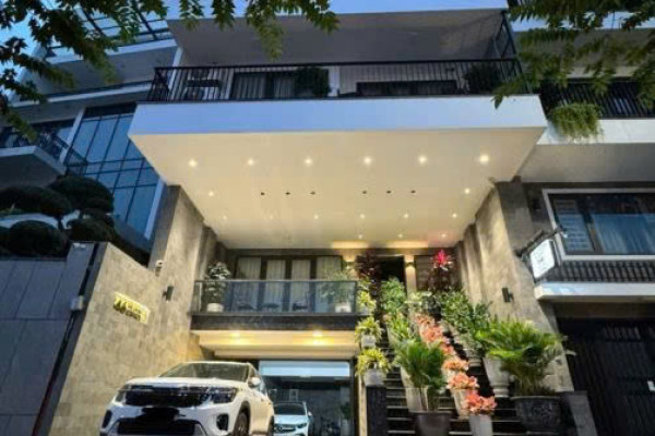 Tòa Văn phòng Mặt phố Nghi Tàm Tây Hồ DT 154 m2 x8 tầng MT 8m giá thương lượng