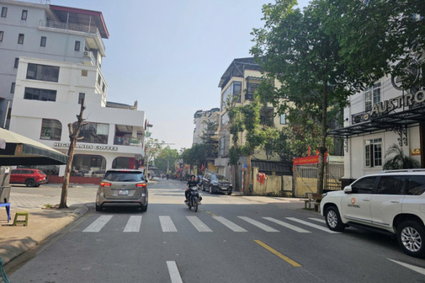 Bán nhà trung tâm Tây Hồ đầu tư xây Tòa Building Văn Phòng kết hợp Thương mại LH 0889127186