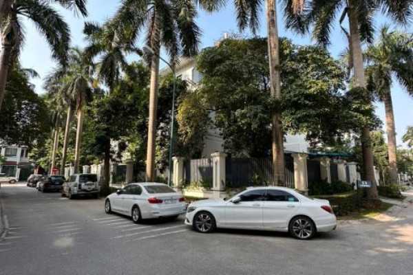 CHỦ BÁN BIỆT THỰ 296M2 KHU C CIPUTRA 0889127186