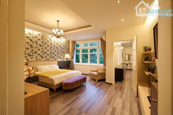 BIỆT THỰ VIP VƯỜN ĐÀO - TÂY HỒ - VIEW VƯỜN HOA - 6T THANG MÁY - DT 231M * MT 15M - 129 TỶ.